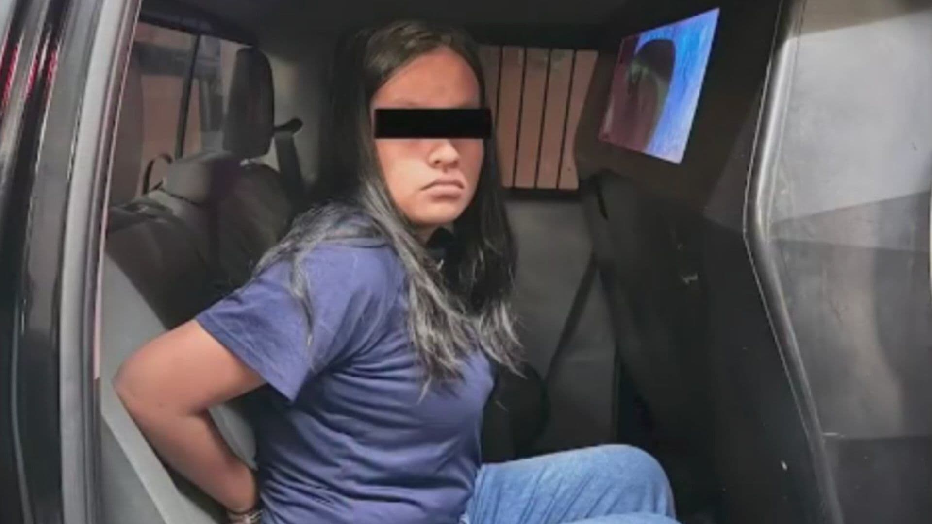 Detienen a Mujer tras Amenazar a Empleada de Tienda de Conveniencia en Centro de Monterrey