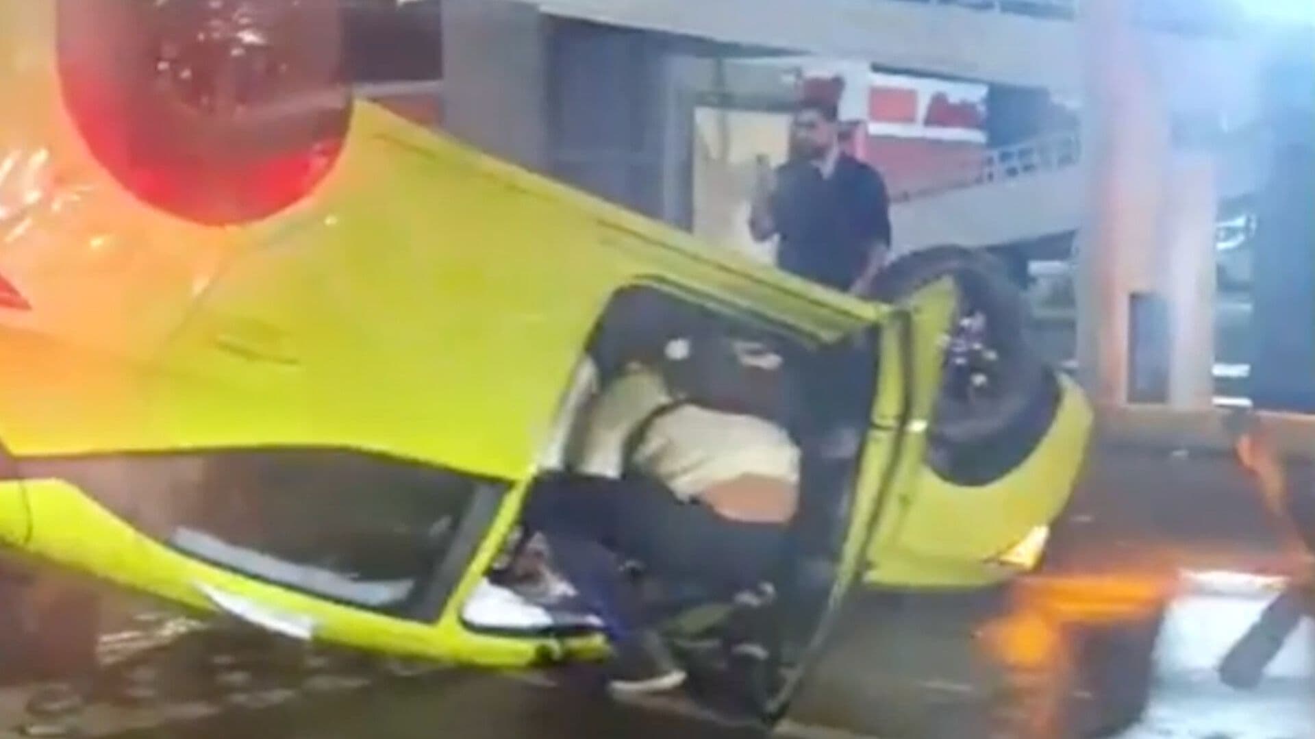 Accidente Automóvil Bolardos Parada Ruta Periférico Puebla San Bartolo
