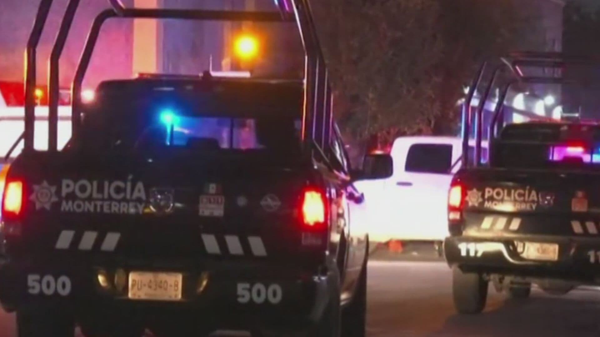 Detinen a Dos Sujetos tras Chocar con una Patrulla en Monterrey, Nuevo León