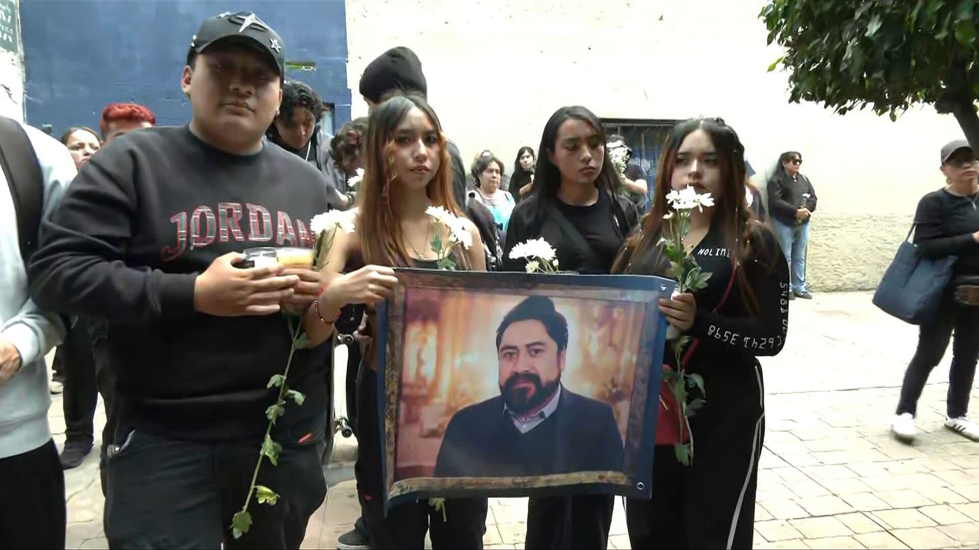 Manifestación por el Maestro que se Quitó la Vida tras Ser Acusado de Abuso en CDMX