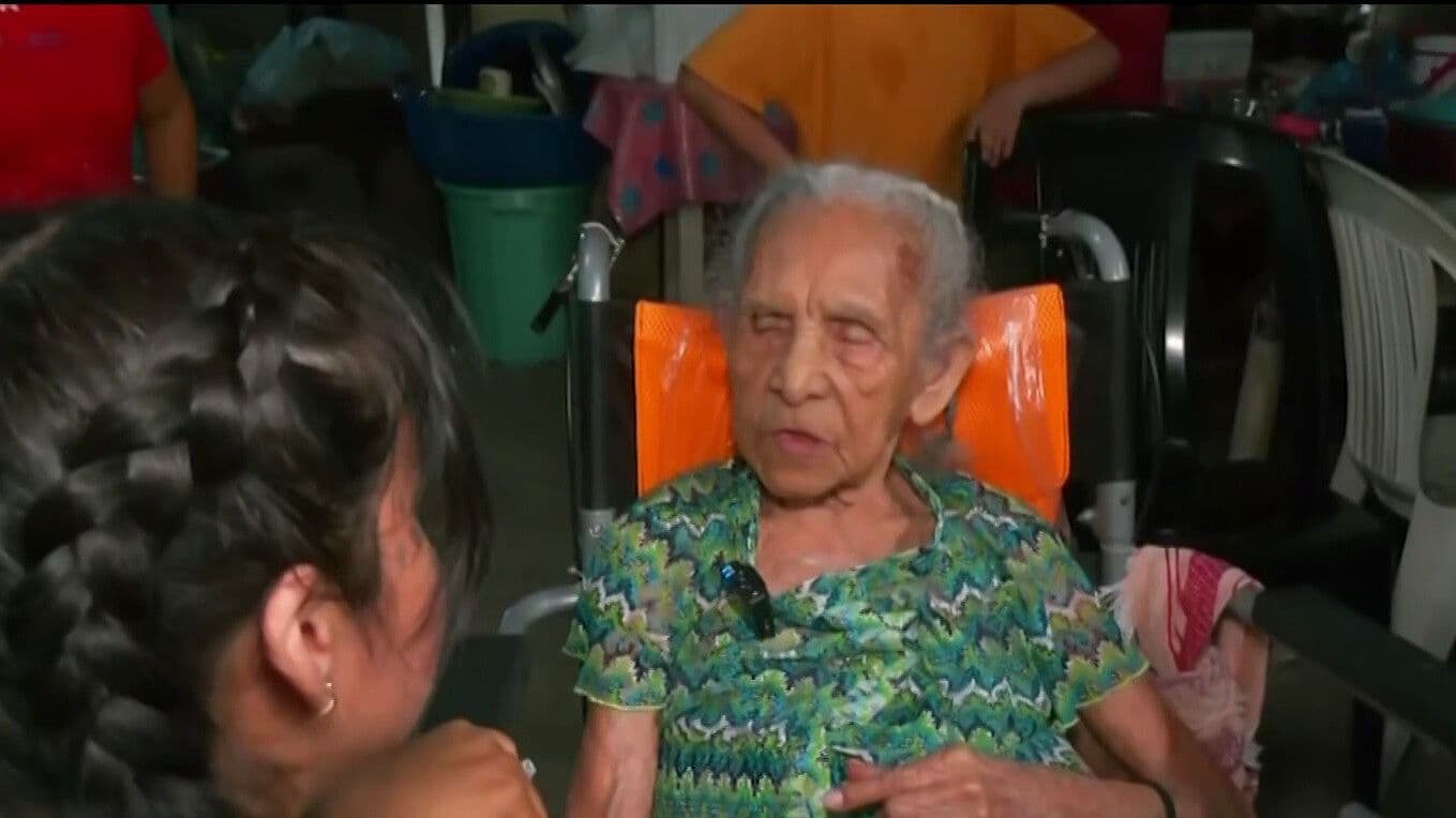 Abu Anita Cumple 102 Años en Veracruz y Celebra Rodeada de 5 Generaciones de su Familia