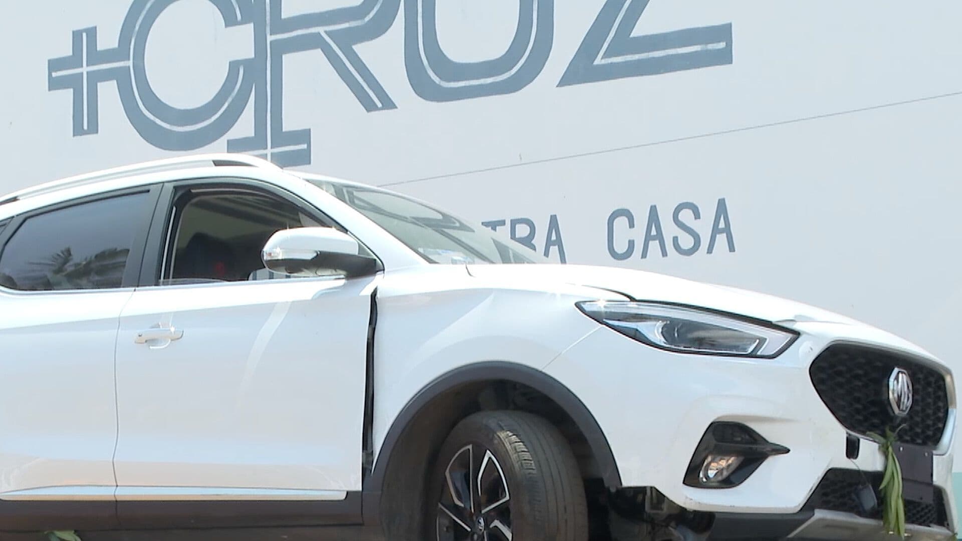 Mujer Estrella su Camioneta Nueva Contra Palmera Avenida Allende en Veracruz