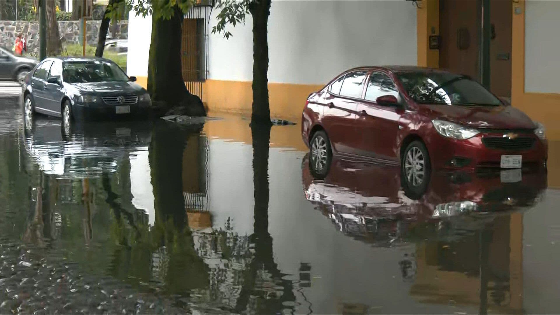 Lluvias Dejan Calles Anegadas en la Colonia Chimalistac, Álvaro Obregón