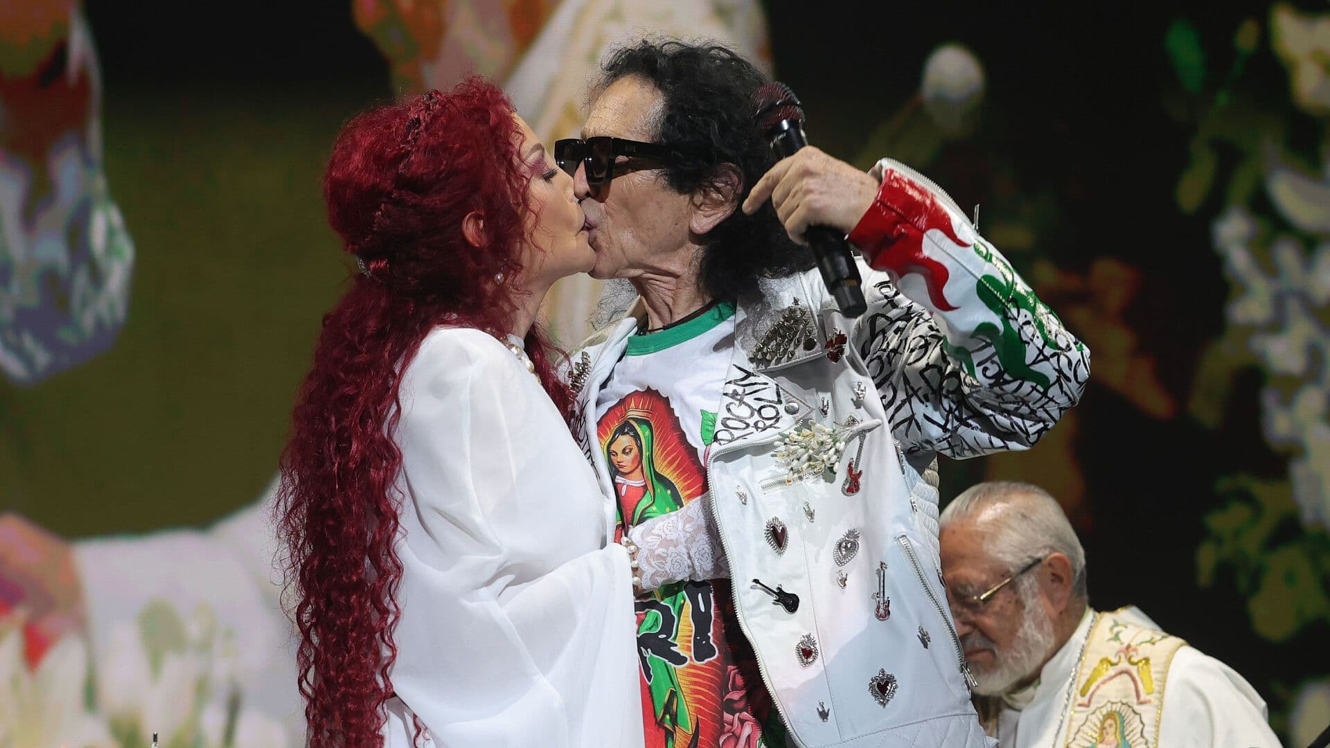 Así se Vivió la Renovación de Votos de Alex y Chela Lora Durante Concierto de 'El Tri'
