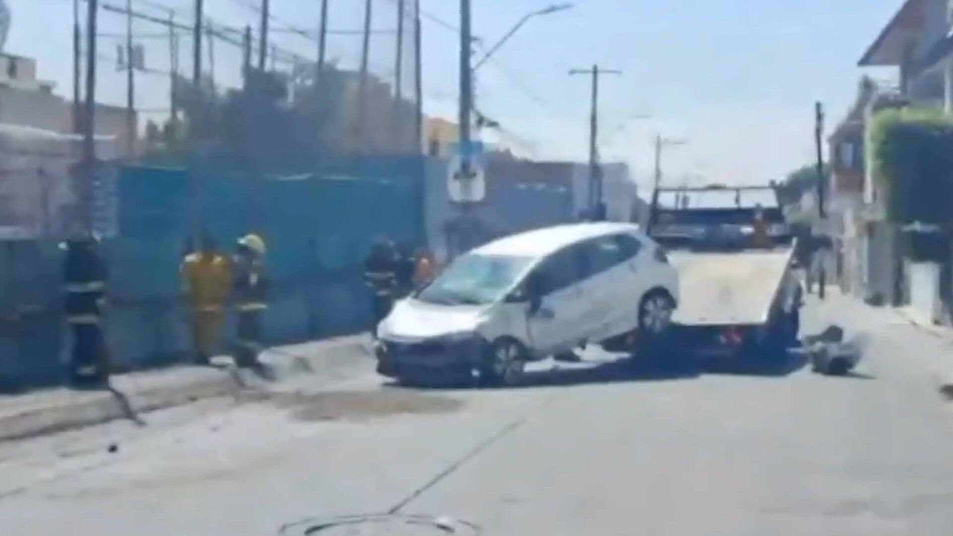 Mujer Pierde Control y Vuelca su Camioneta en la Colonia Granada en León Guanajuato
