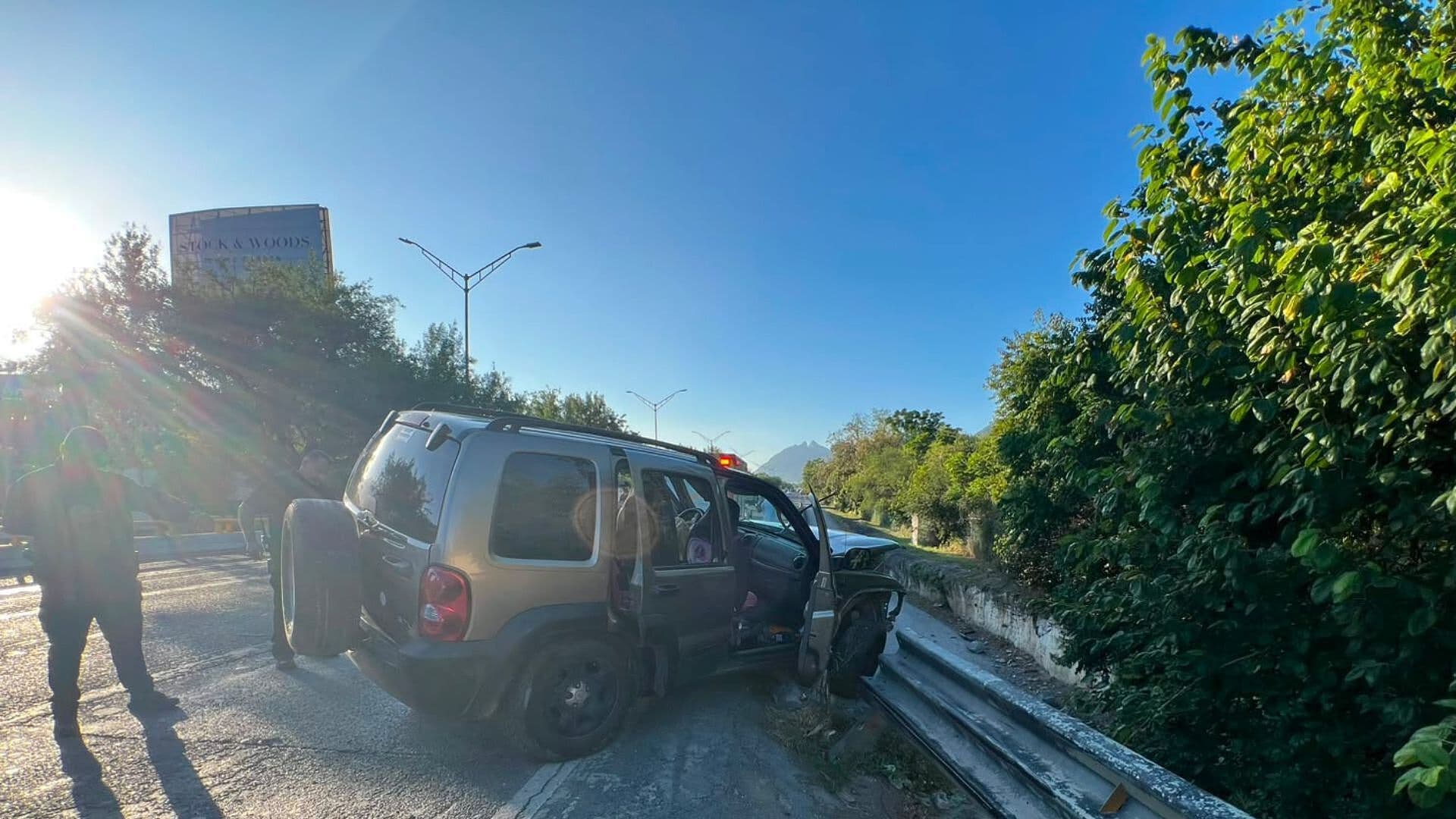 Choque Deja Dos Heridos en Carretera Nacional en El Barro, Nuevo León