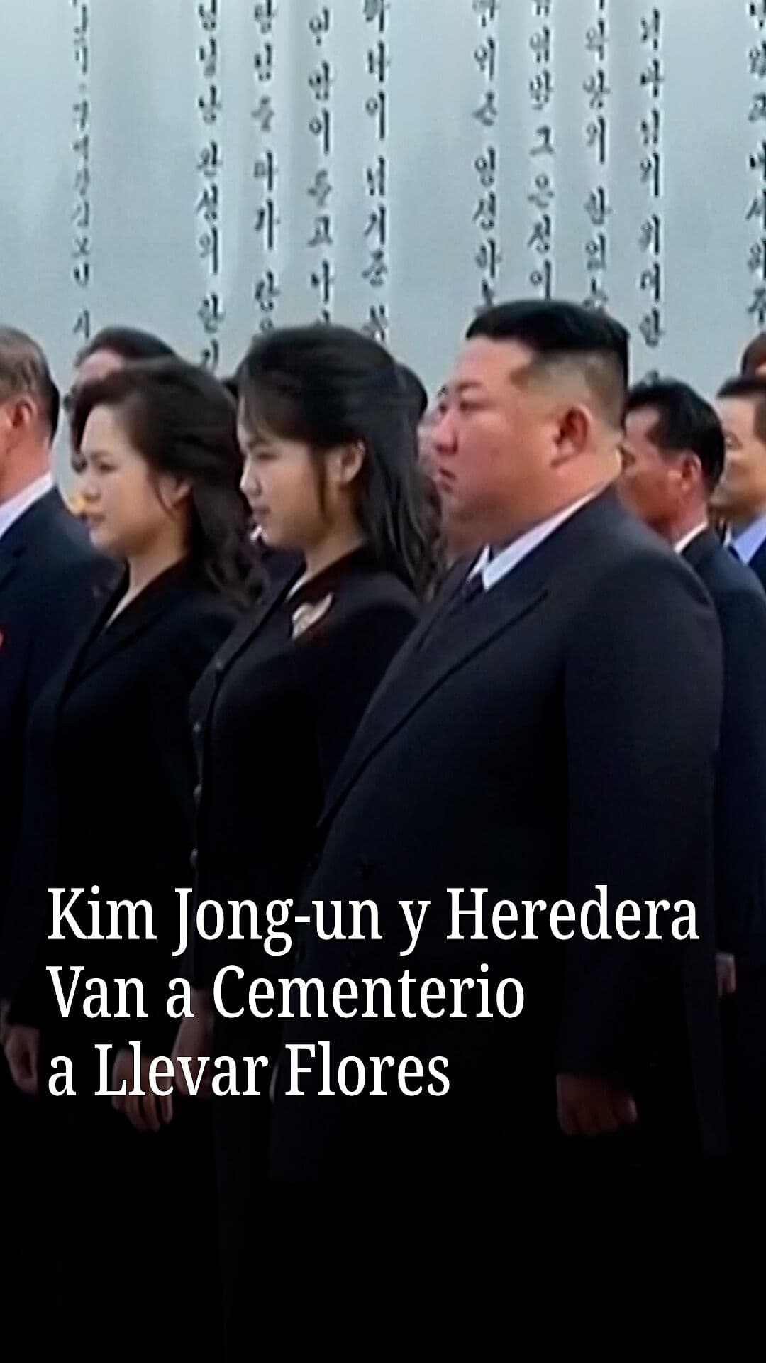 Kim Jong-un y Heredera Van a Cementerio a Llevar Flores