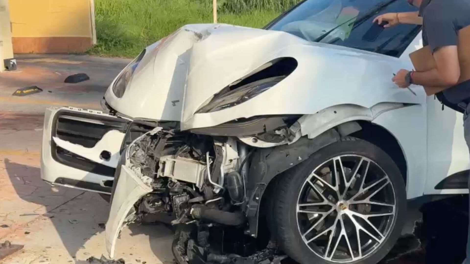 Conductora Choca su Camioneta de Lujo en Avenida Ruiz Cortines Boca del Río Veracruz