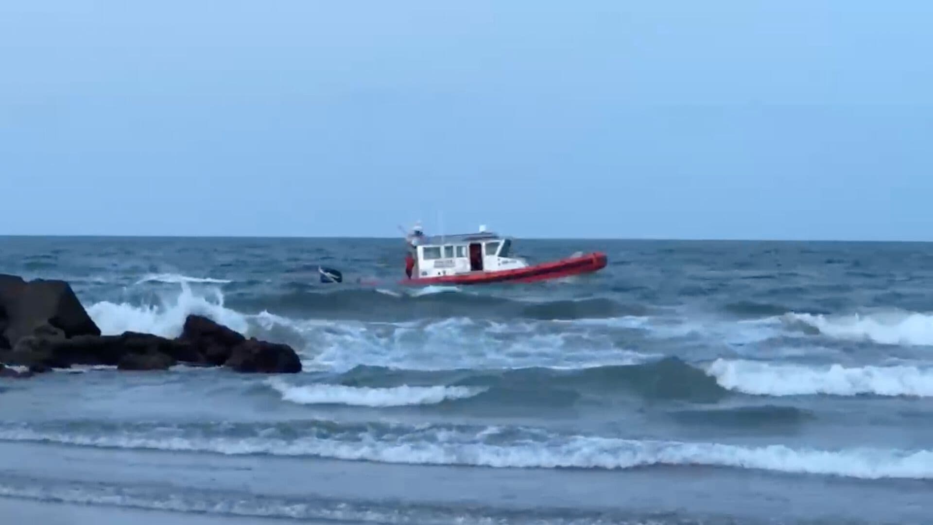 Rescatan a Menor de Ahogarse en Playa La Bamba de Boca del Río Veracruz