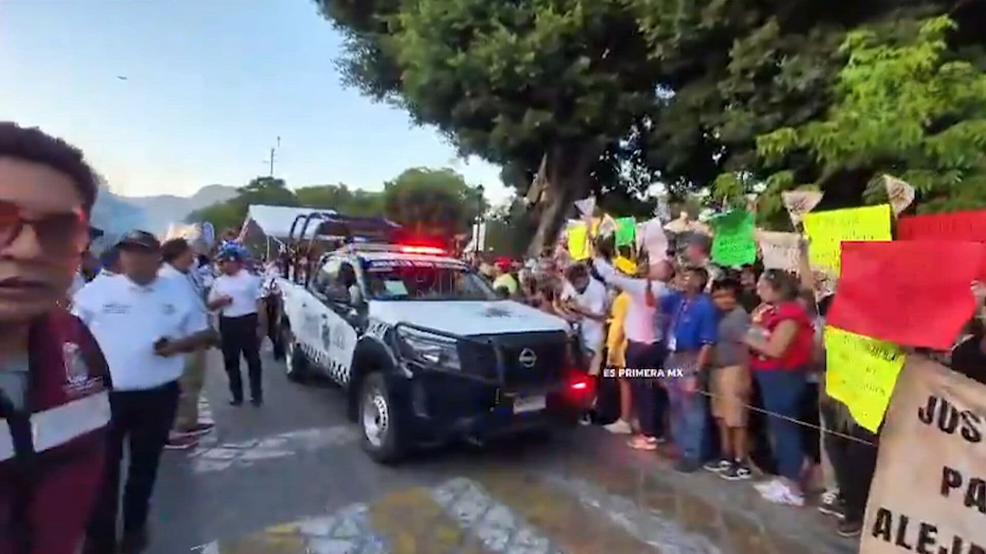 Familiares y Colegas de Alejandro Leyva, Denuncian que se les Impidió Protestar en Guelaguetza