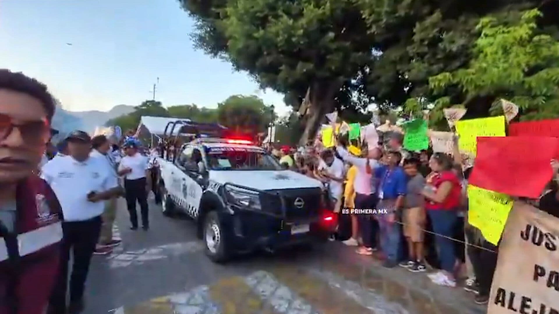 Familiares y Colegas de Alejandro Leyva, Denuncian que se les Impidió Protestar en Guelaguetza
