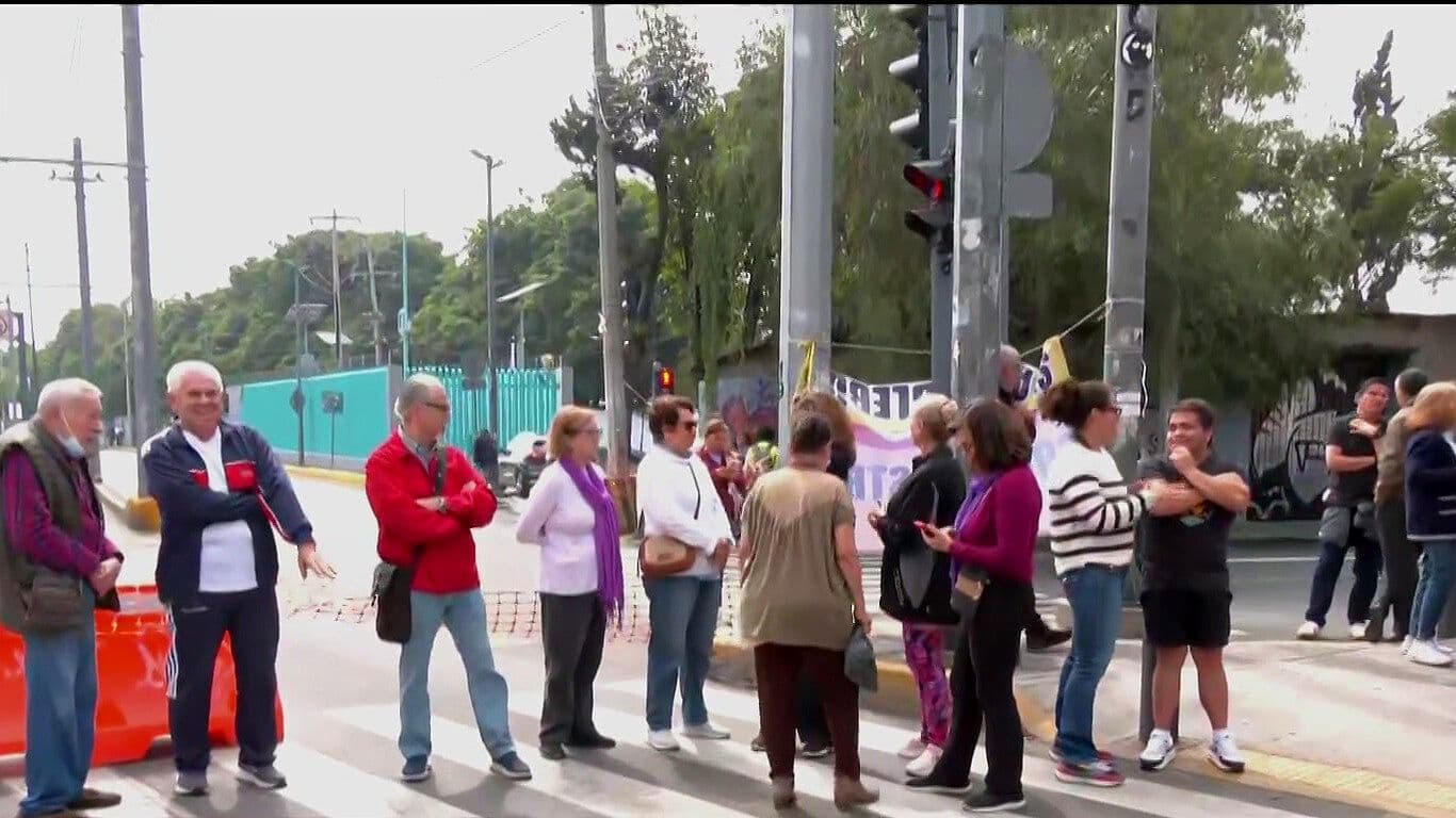 Vecinos Bloquean Avenida del Imán por Construcción del Cablebús; Hay Alternativas Viales
