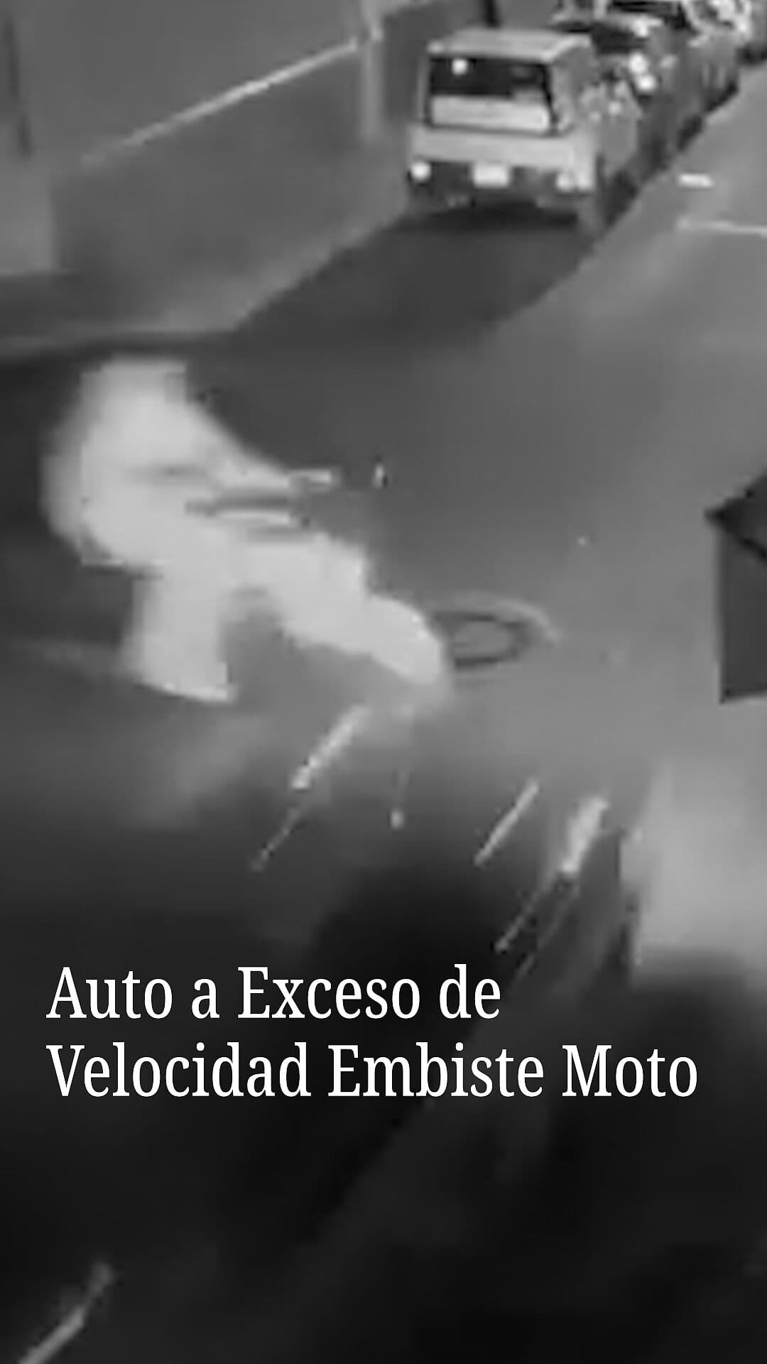Auto a Exceso de Velocidad Embiste Moto