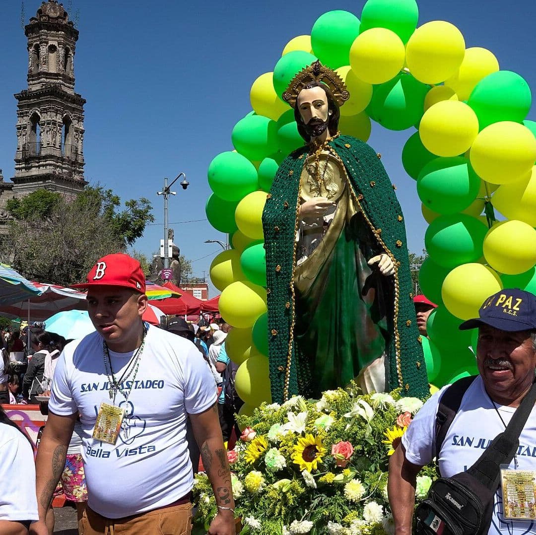 Miles de Fieles de San Judas Tadeo Visitan el Templo de San Hipólito en CDMX