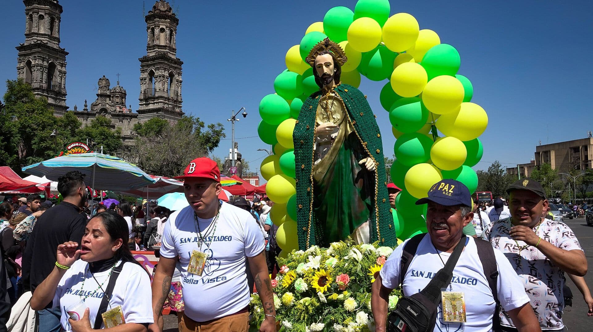 Miles de Fieles de San Judas Tadeo Visitan el Templo de San Hipólito en CDMX