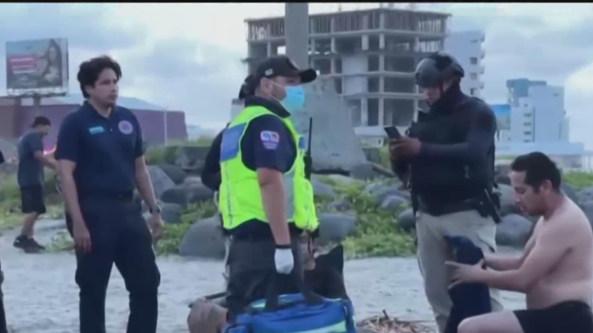 Estuvo a Punto de Morir Ahogado; Rescatan a Menor que Ignoró la Bandera Roja en Veracruz