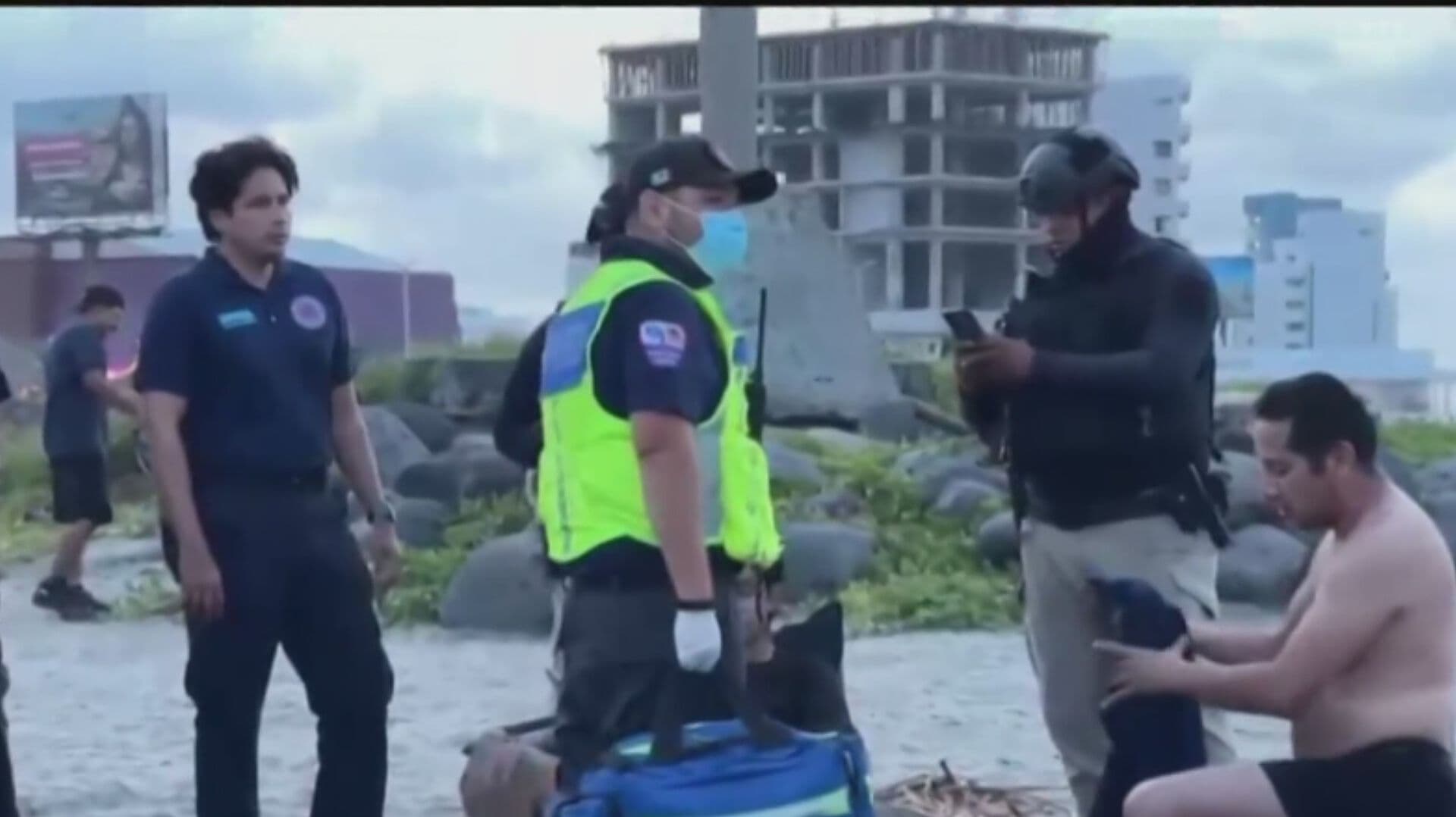 Estuvo a Punto de Morir Ahogado; Rescatan a Menor que Ignoró la Bandera Roja en Veracruz