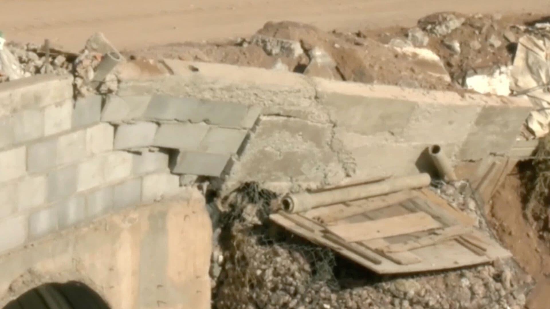 Vecinos Reconstruyen Puente con Escombro en la Colonia Margaritas de Chihuahua
