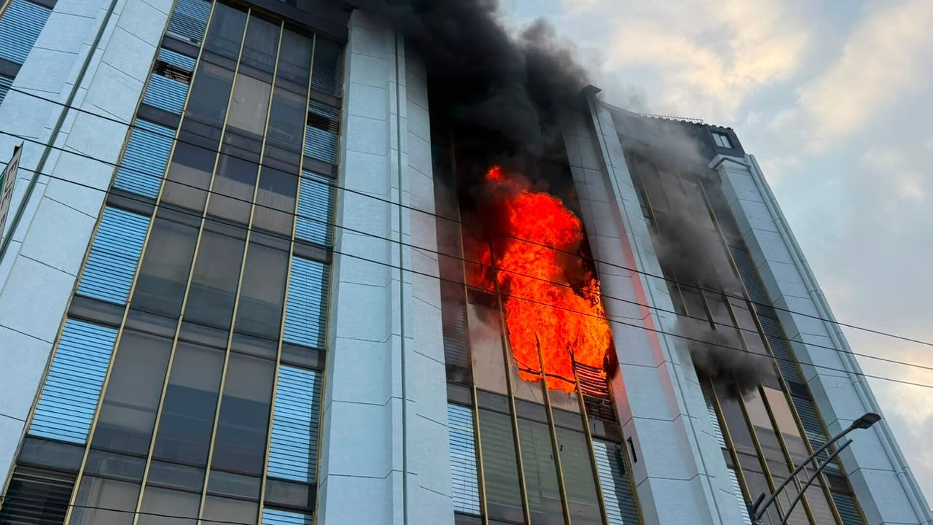 Así Se Vivió el Fuerte Incendio en Edificio de Torre Médica en Lindavista