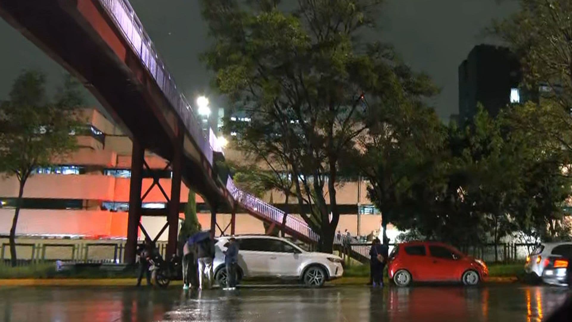 Registran Choque en Carriles Centrales del Circuito Interior; Circulación Afectada