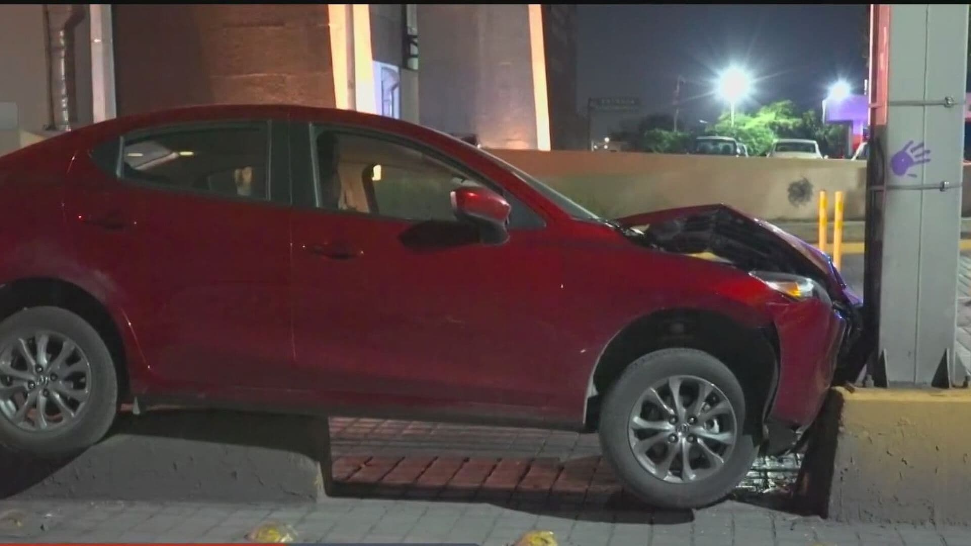 Deja Choque Dos Heridos en Av. Constitución y Zaragoza en Monterrey.