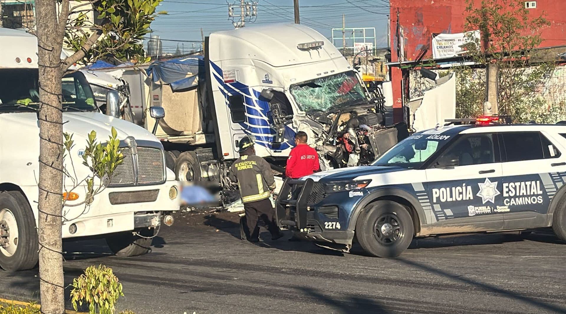 Mujer Pasajera Muerta Choque Frontal Microbús Tráiler Carretera Puebla Amozoc Tehuacán