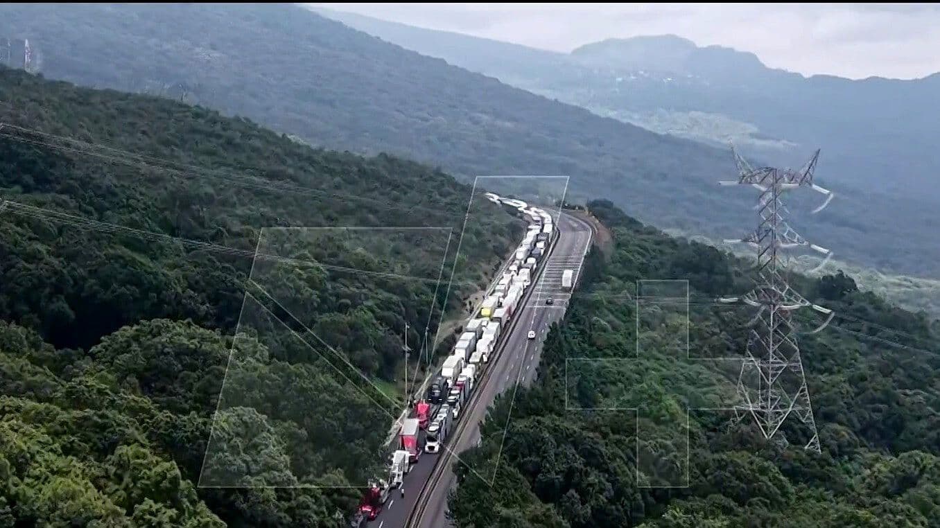 Así se Ve Desde el Aire las Filas Kilométricas en la México-Cuernavaca por Volcadura de Tráiler