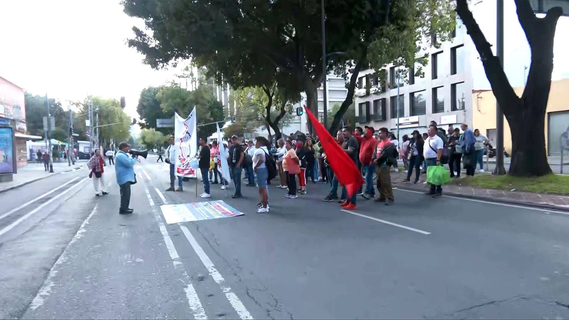 Bloqueo en Fray Servando y Bolívar: Trabajadores Protestan y Exigen Basificación