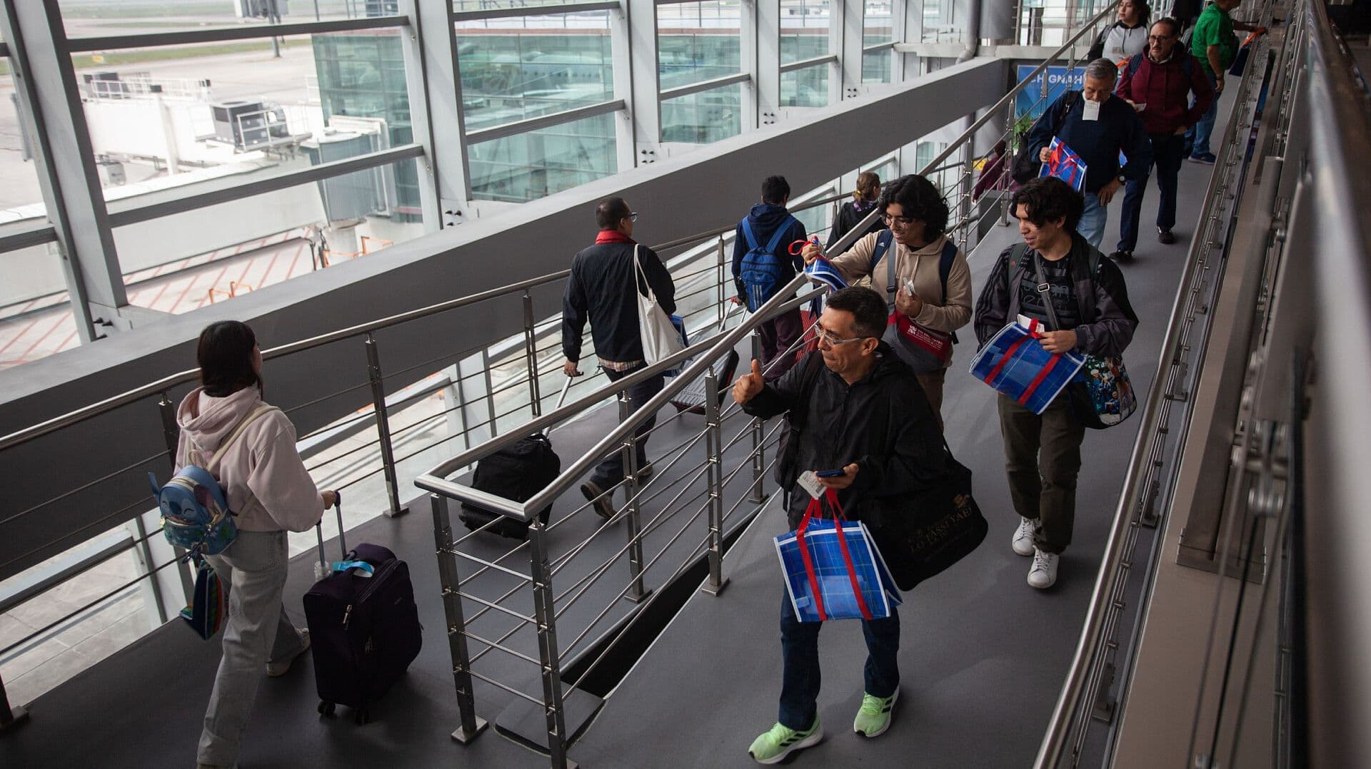 Vuelos HOY AIFA: ¿Volcadura de Tráiler Afecta Acceso a la Terminal Aérea?