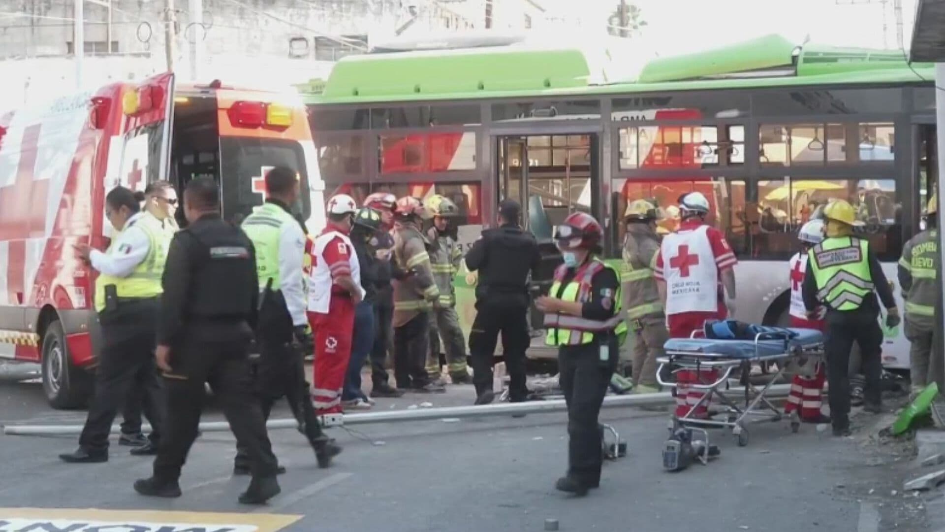 Amputan Pierna a Conductor Tras Aparatoso Choque de Camiones en Monterrey, Nuevo León