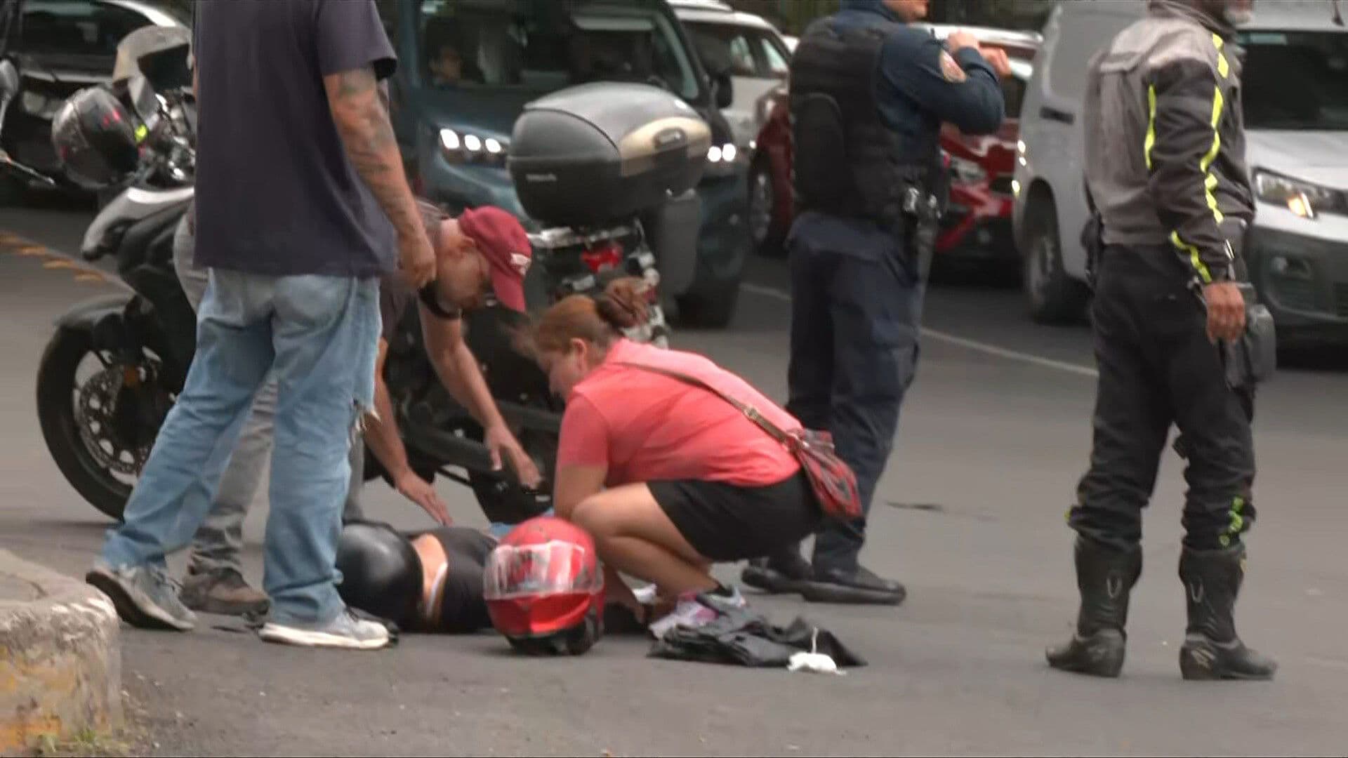 Motociclista Resulta Lesionada tras Derrapar en la Colonia Xoco, Alcaldía Benito Juárez