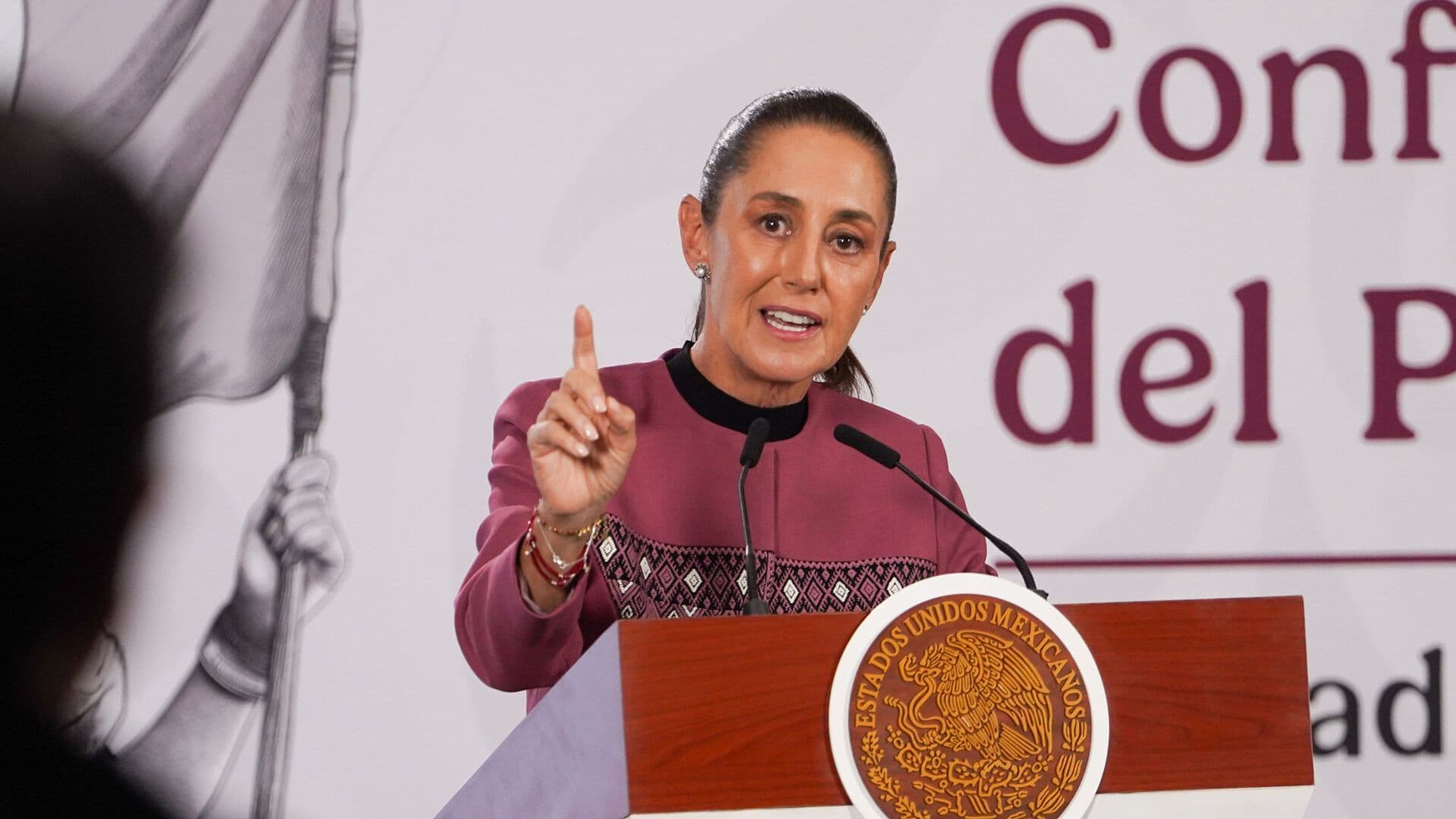 Claudia Sheinbaum Celebra Cierre de Escuelas Militarizadas tras Caso Dafne