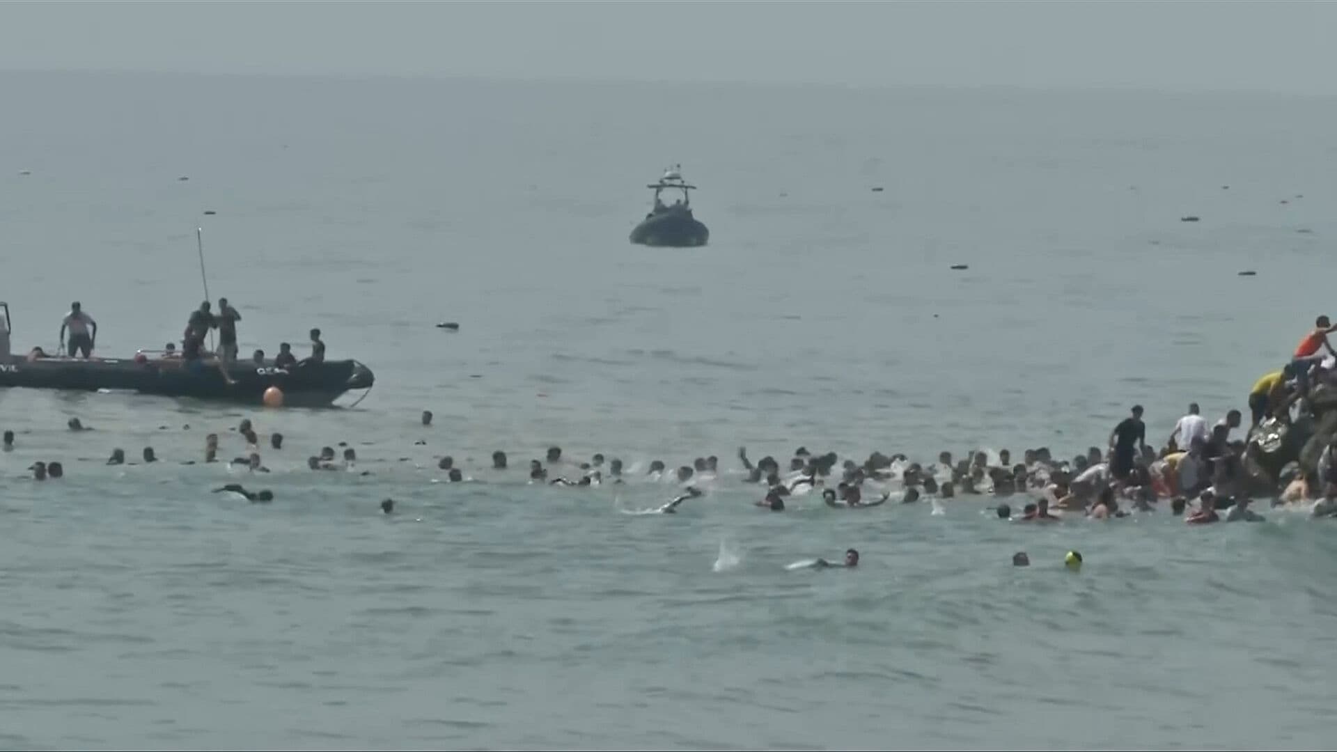 Crisis Migratoria en Ceuta: Miles Cruzan desde Marruecos hacia el Enclave Español en África