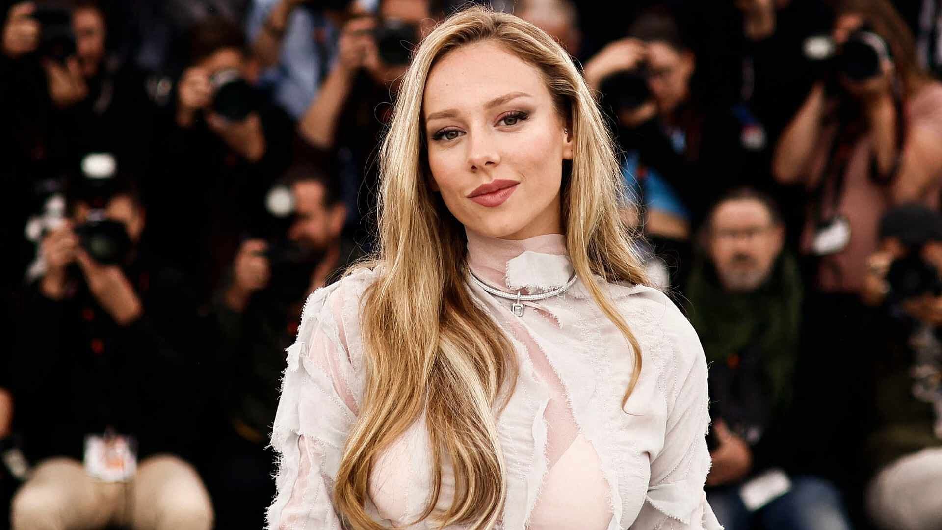 Ester Expósito Pone un Alto a los Rumores sobre Kylian Mbappé; Advierte Tomar Acciones Legales