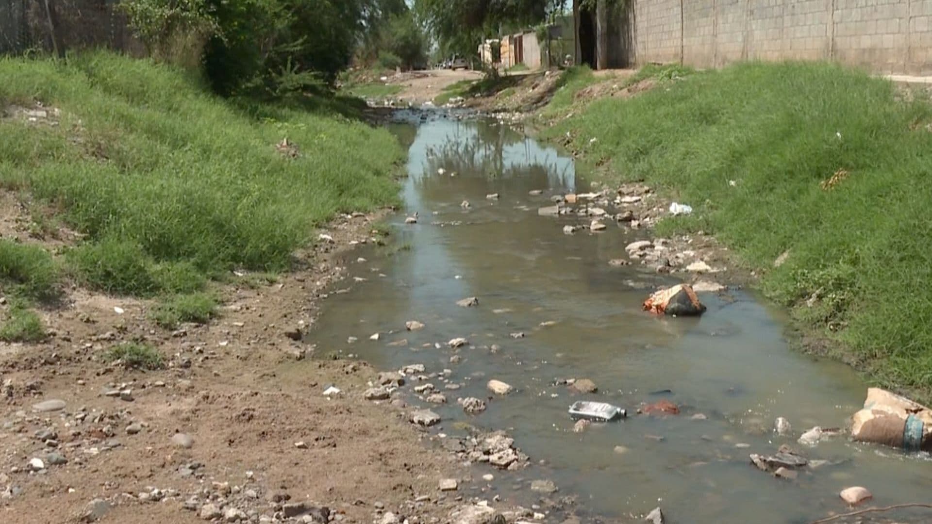 Vecinos Denuncian Fuga de Aguas Negras en Colonia Sahuaro de Hermosillo