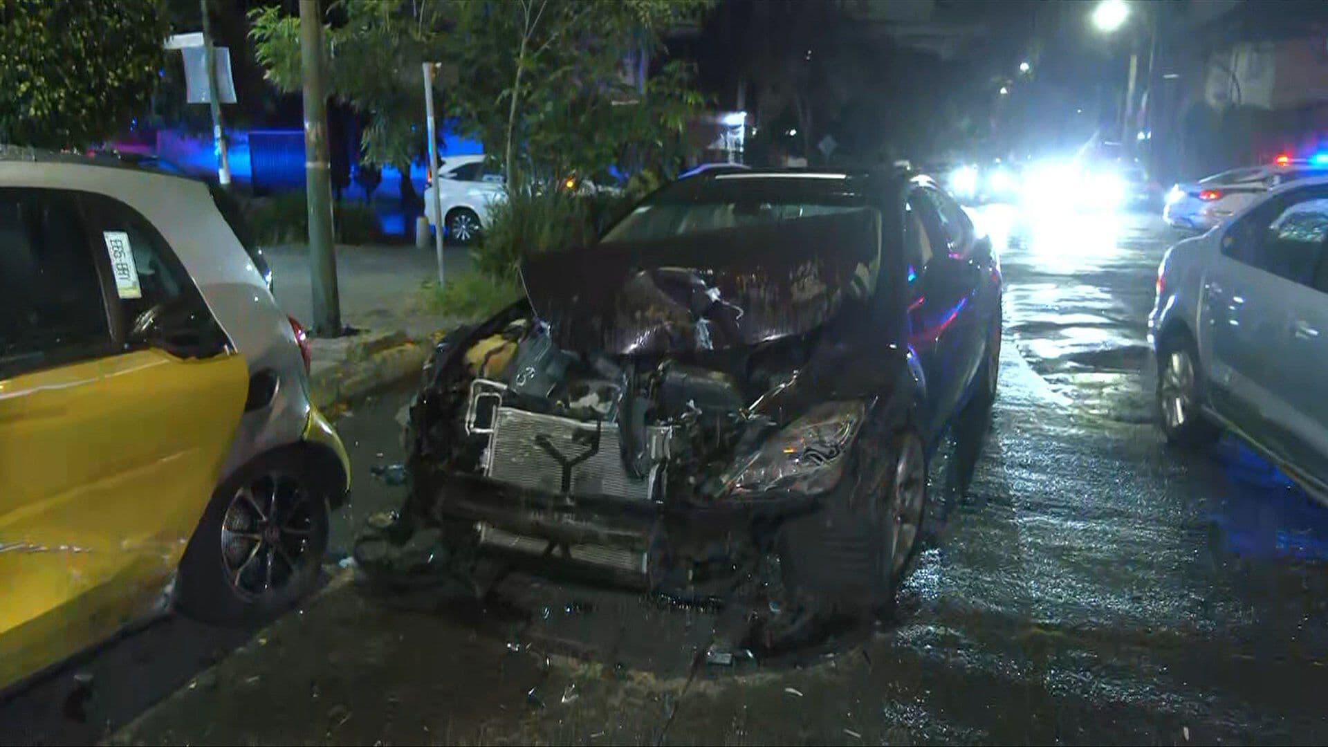 Coche y Motocicleta Se Pasan Alto y Provocan Volcadura en la Del Valle; Hay Dos Heridos