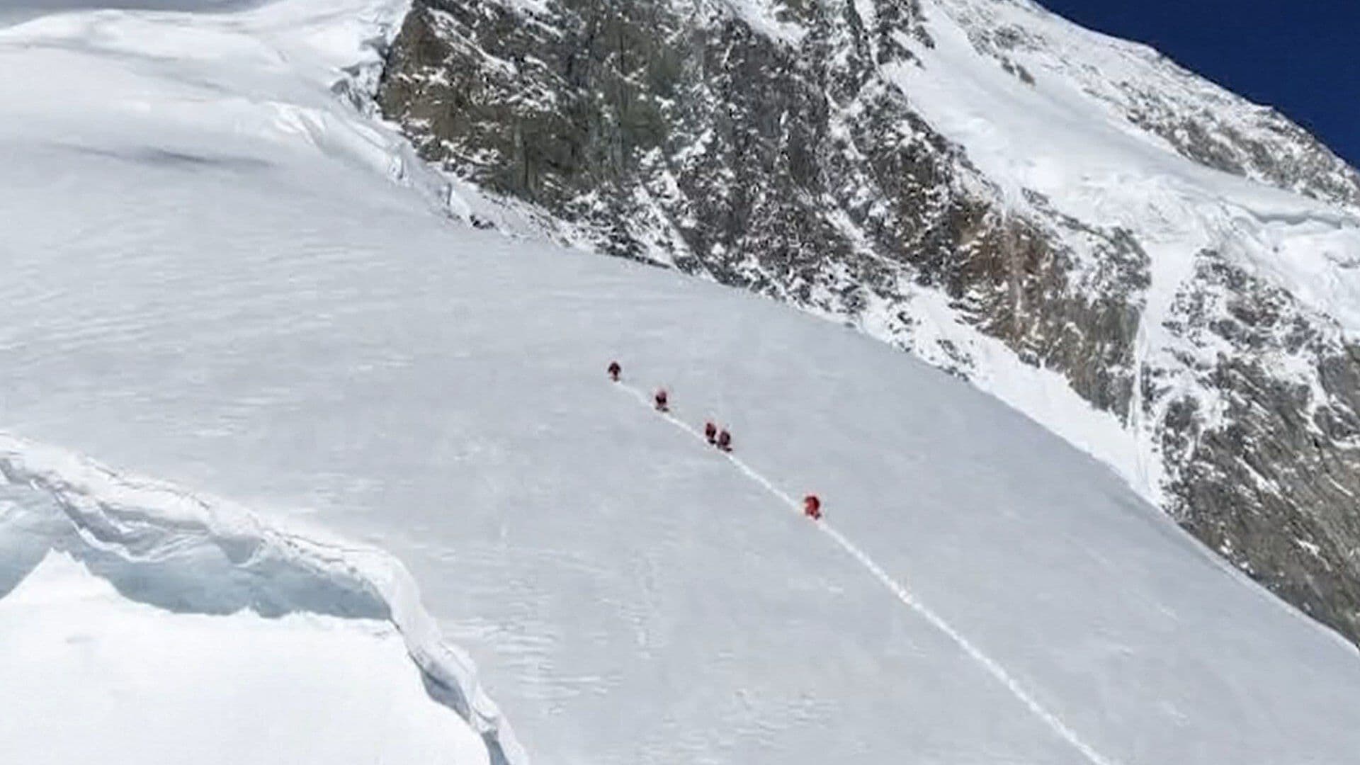 Avalancha Sepulta a Famoso Escalador, Nirmal Purja y a sus Compañeros en Pakistán; Hay Muertos