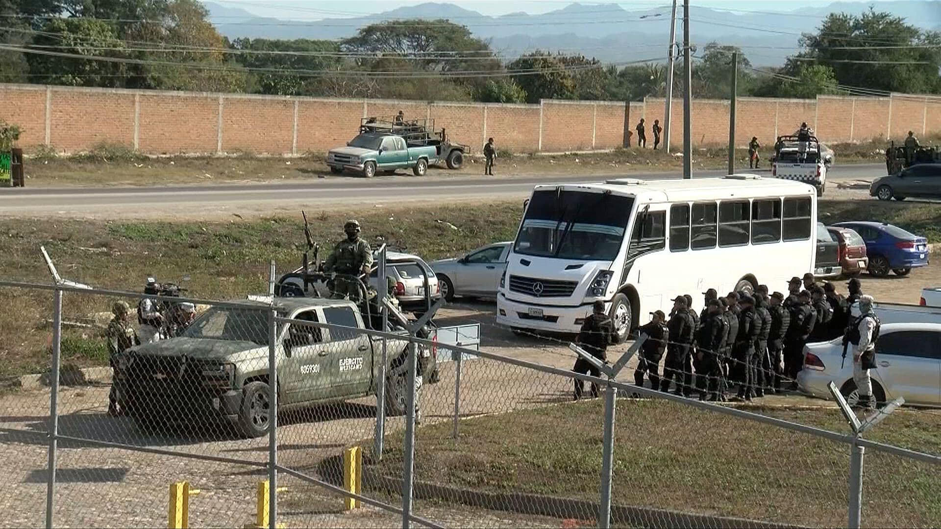 Recapturan a Tres Reos Fugitivos del Penal de Puerto Vallarta; Aún Buscan a 15 Prófugos