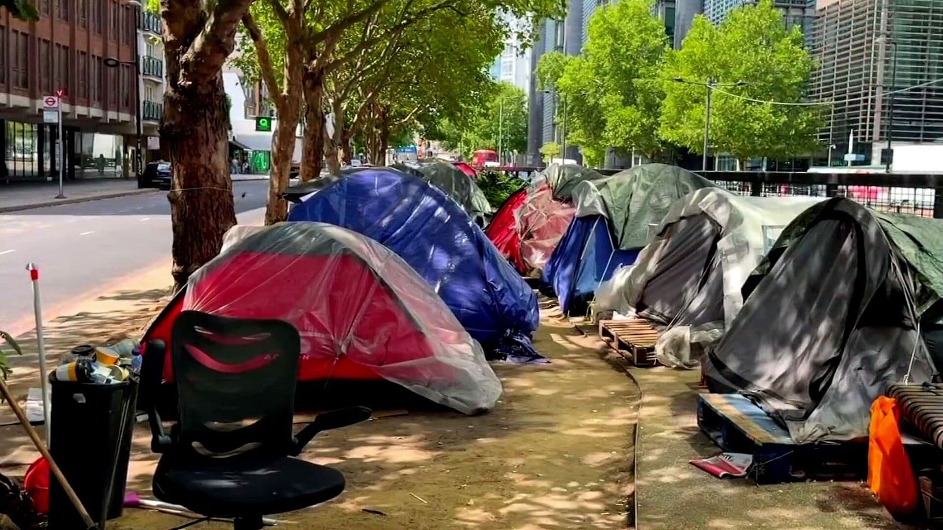 Reino Unido Destinará 400 Millones de Dólares para Combatir Crisis de Personas sin Hogar