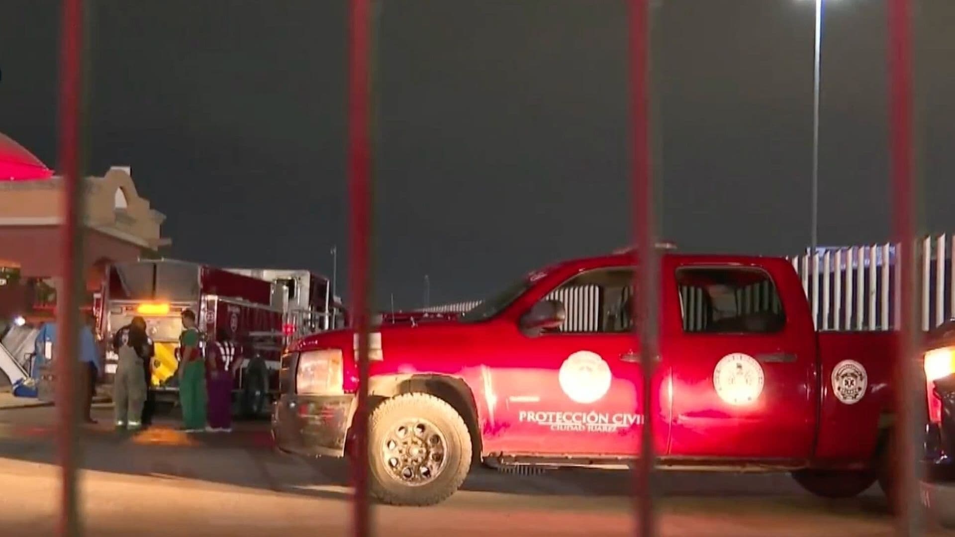 Bomberos Sofocan Incendio en Estacionamiento de Hotel en Ciudad Juárez
