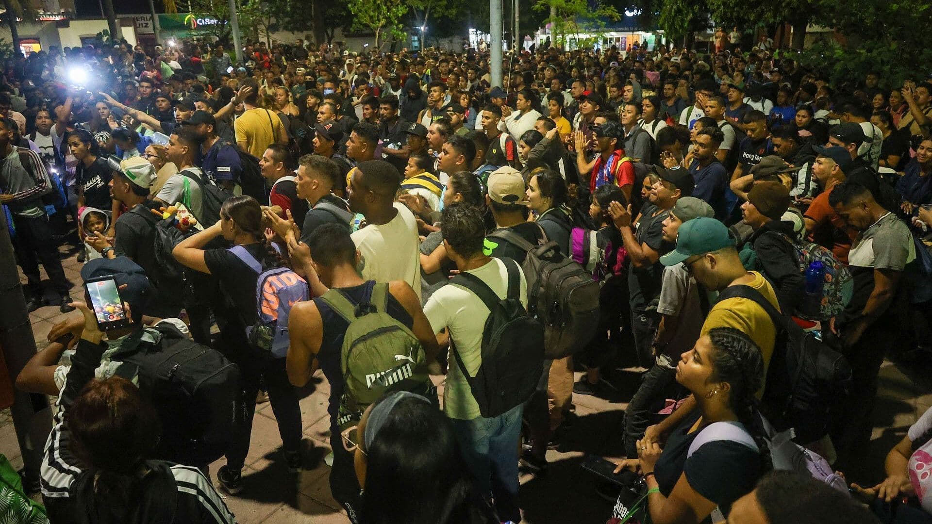Migrantes Permanecen Varados en Tapachula, Chiapas, por Espera de Refugio en México