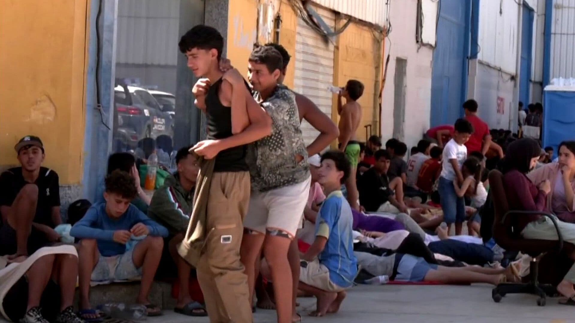 Migrantes Marroquíes Permanecen Ocultos en Ceuta Mientras Continúan Deportaciones en España