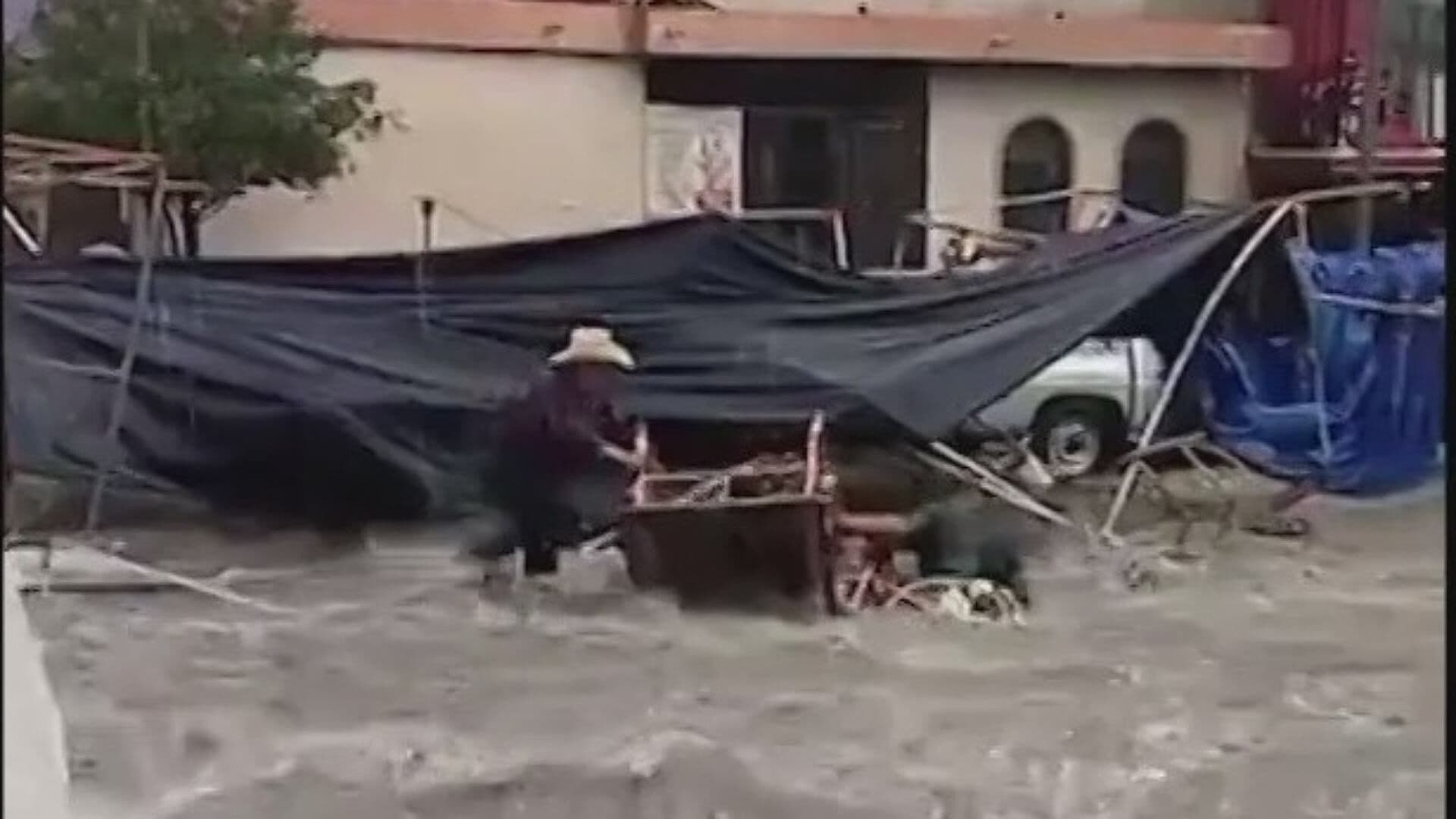 Regalan Triciclo a Don Santos Tras Perderlo por la Corriente en Santa Catarina