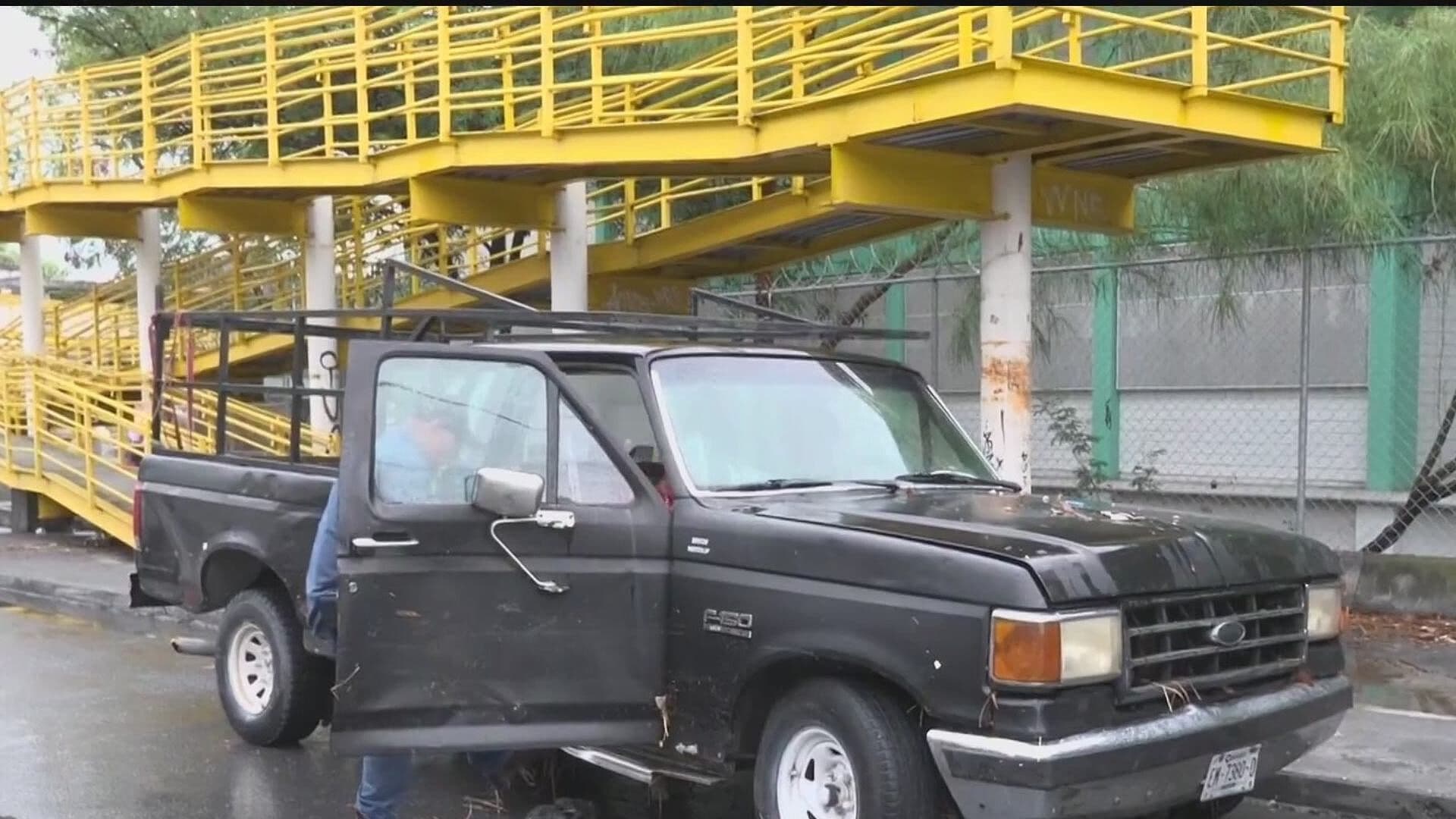 Quedan Varados Carros Tras Lluvias en Zona Norte de la Avenida Aztlán