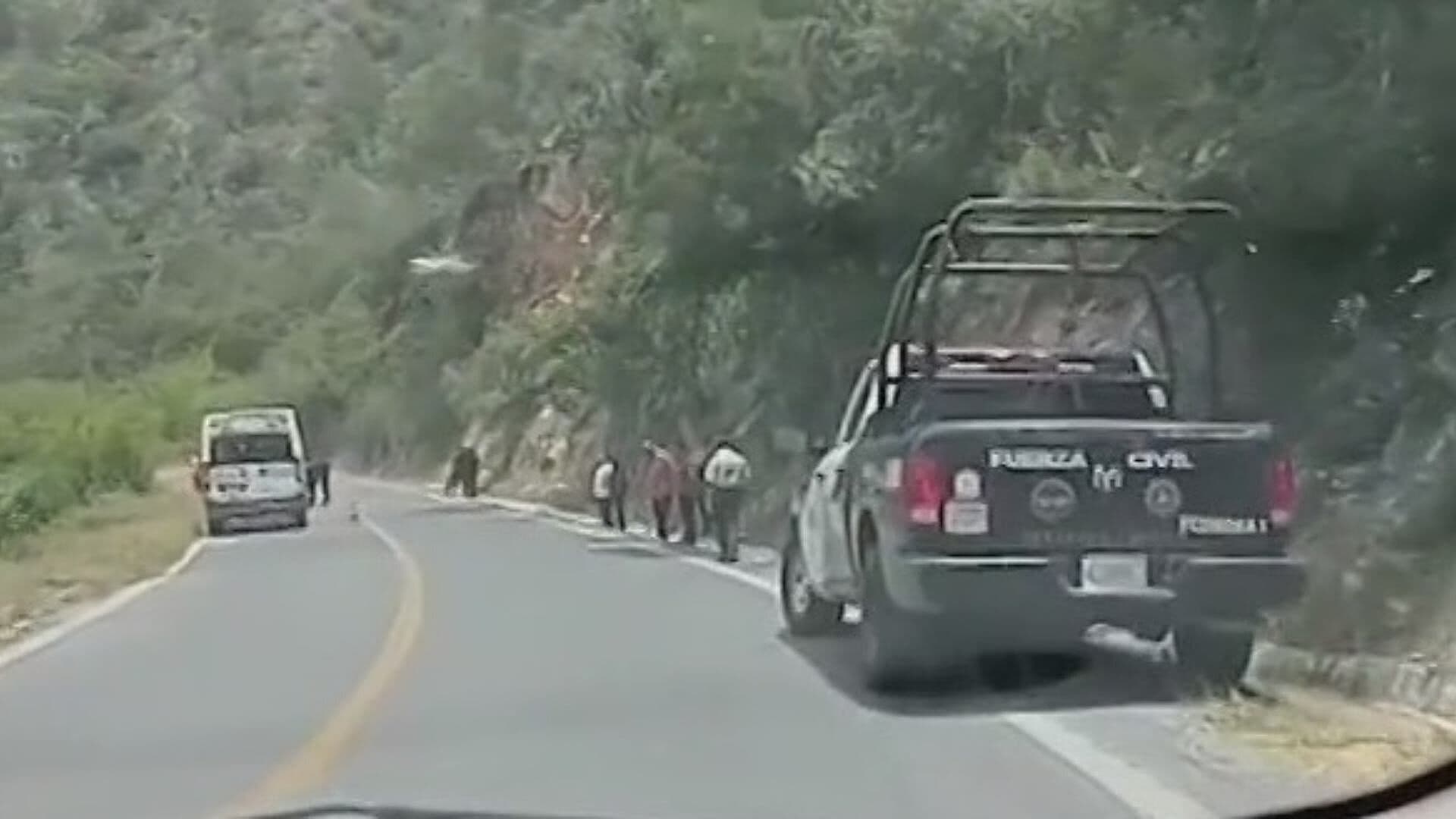 Vuelca Familia; Hay 3 Muertos y 3 Heridos Graves en Carretera Linares-Galeana