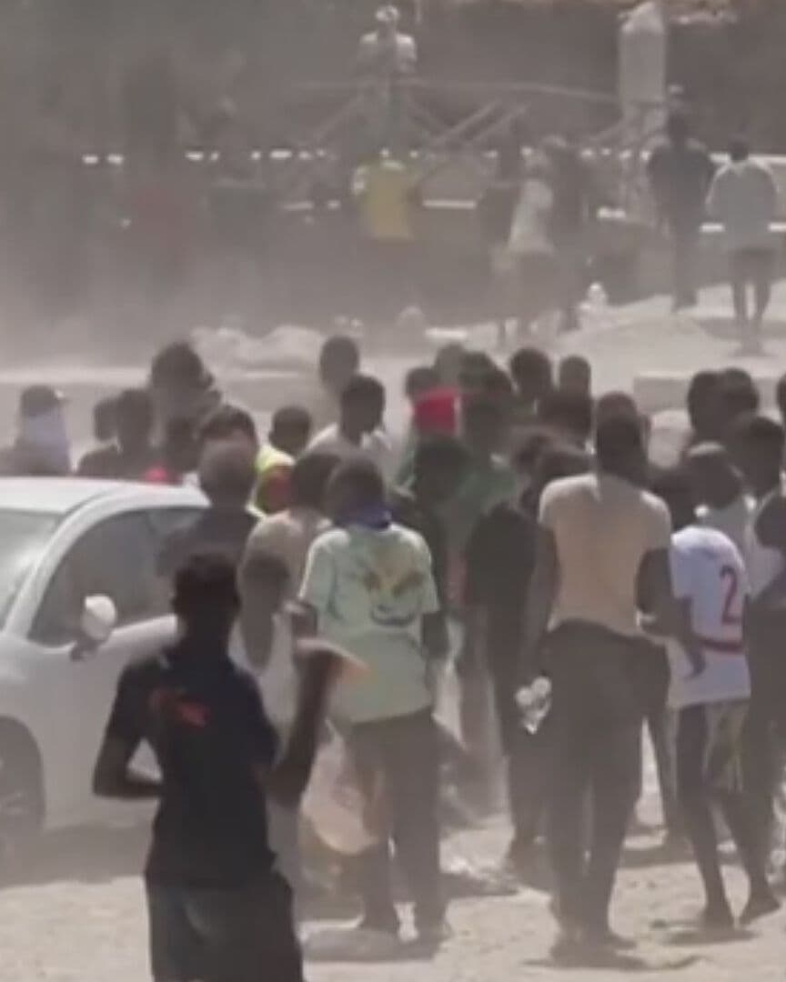 Migrantes de Marruecos Pelean por Comida en Ceuta
