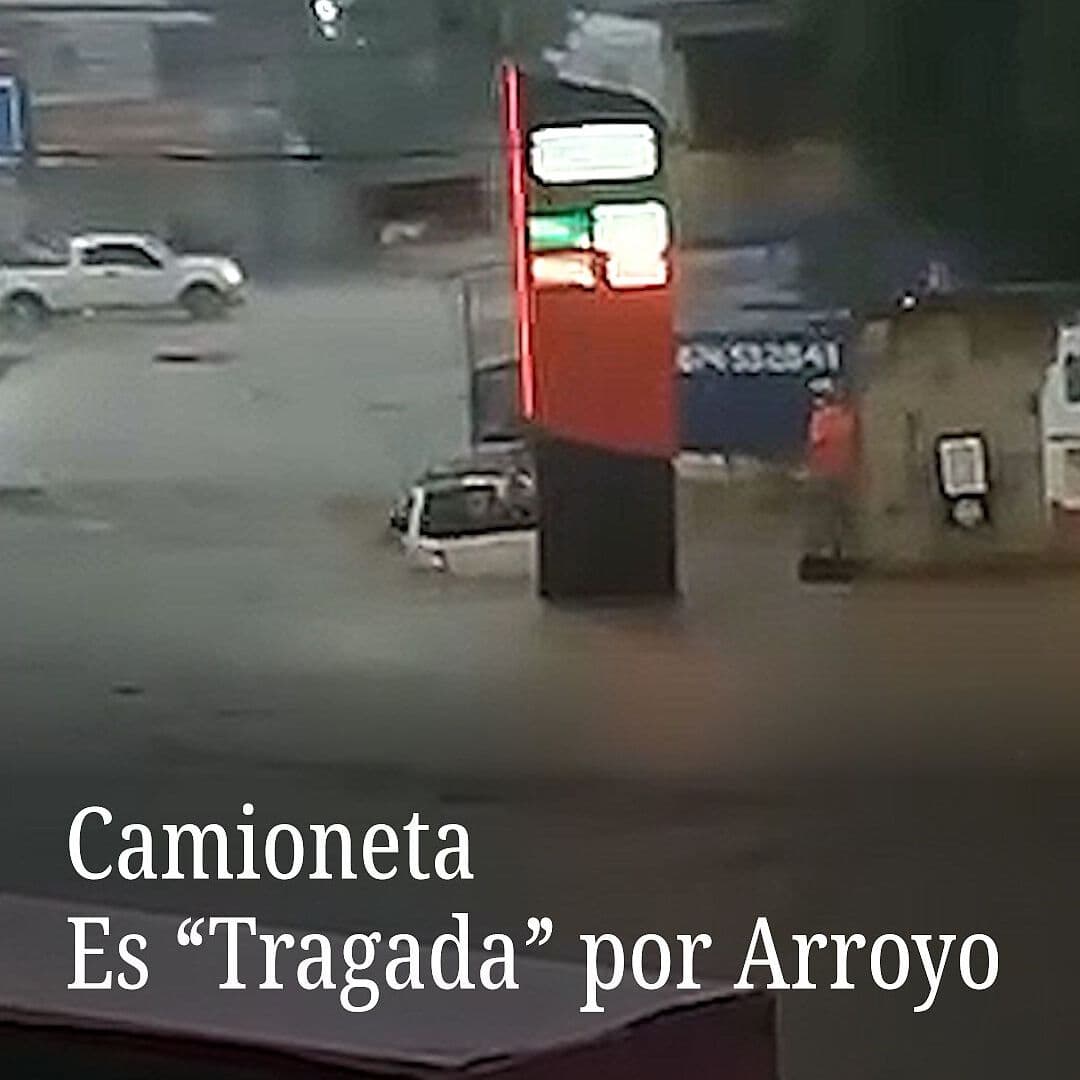 Camioneta es “Tragada” por Arroyo