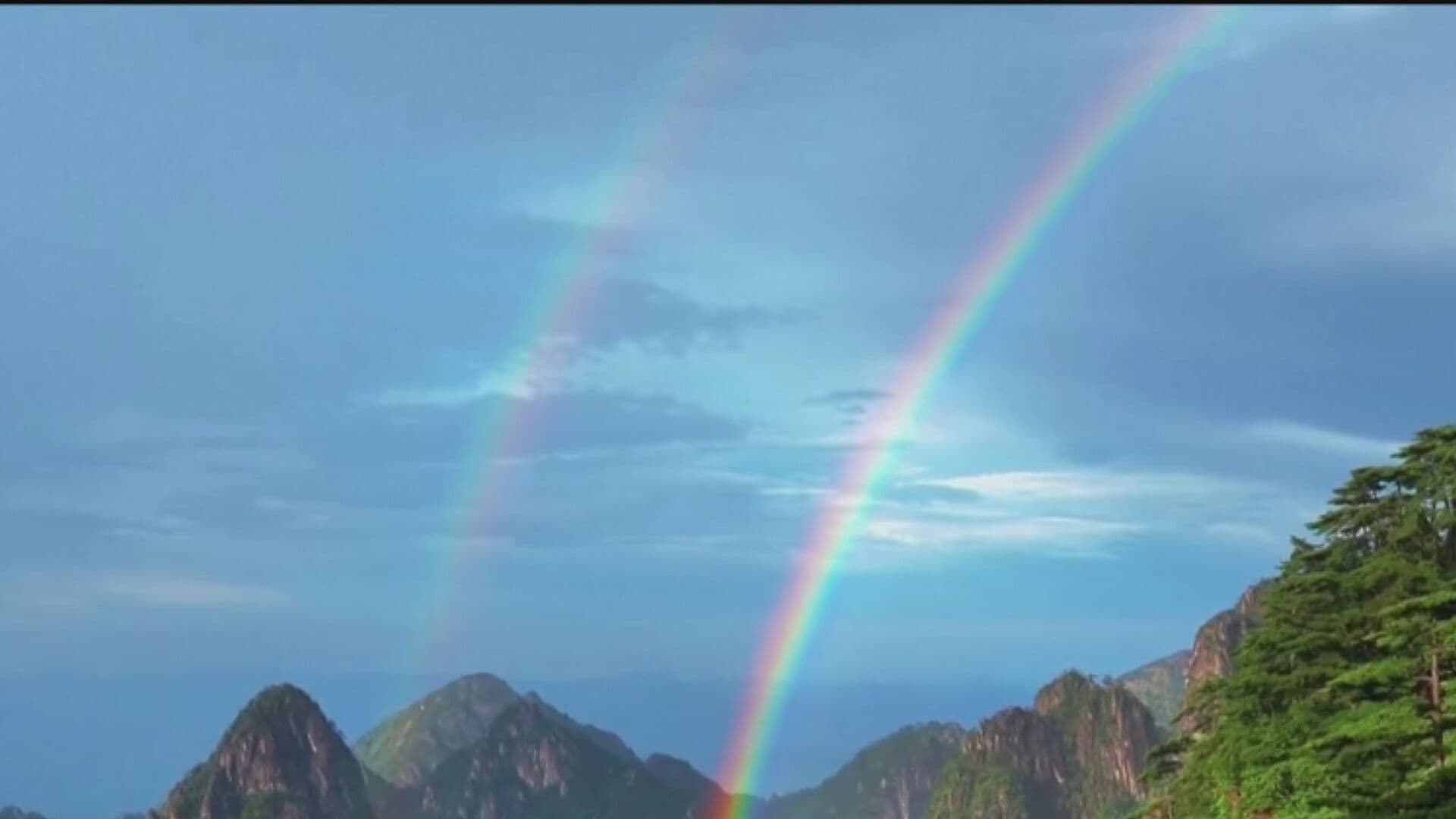 VIDEO | Captan Increíble Arcoíris Doble en China