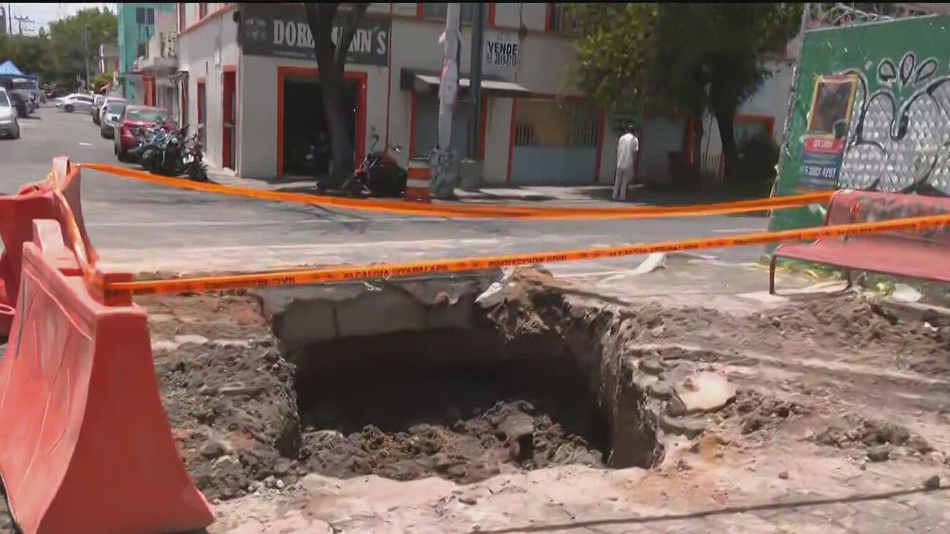 Obra Inconclusa Deja Profunda Oquedad y Riesgo para Peatones en San Andrés Tetepilco, CDMX