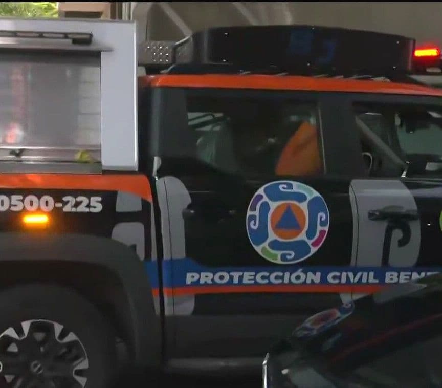 Bomberos Intentan Rescatar a un Tlacuache que Ingresó a Sucursal Bancaria en la Doctores, CDMX